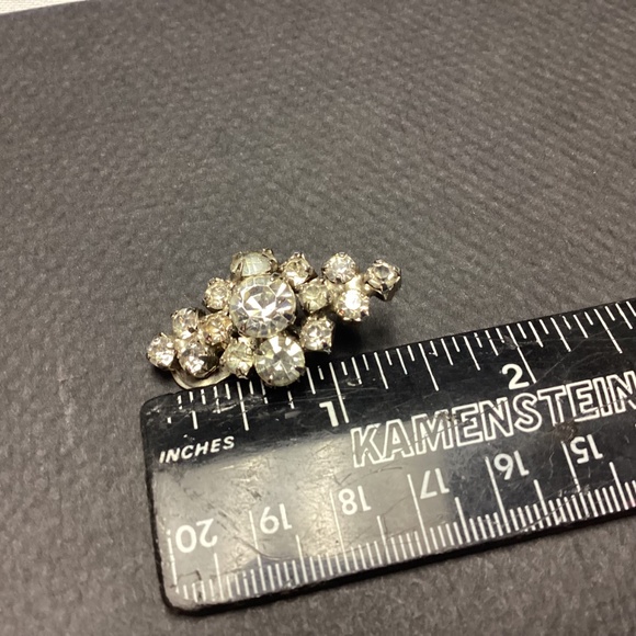 Rhinestone diagonal earrings, vintage clip MOMS COLLECTIONS BLING !!! - Picture 5 of 5